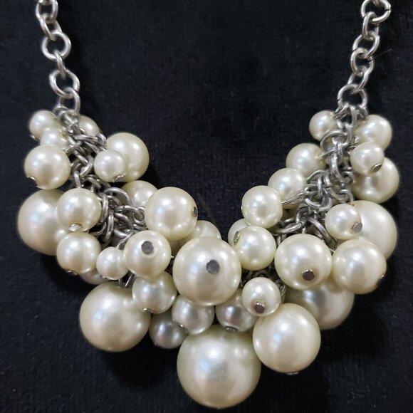 Womens Fashion White Pearlstone Statement Collar Necklace with Lobster Clasp - Picture 3 of 6